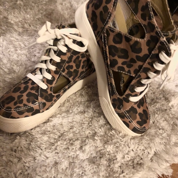 Size 6.5 wedge style lace up canvas sneaker by Very G. - Picture 2 of 5